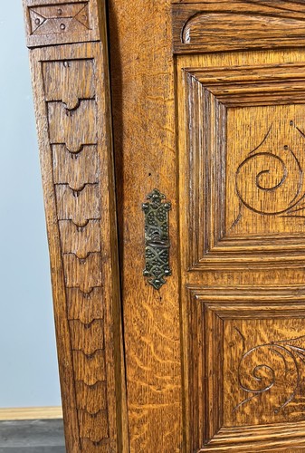 Cabinet Antique French Carved Oak Cupboard with Lion Mask Detail LOT 4058 - Picture 6 of 18