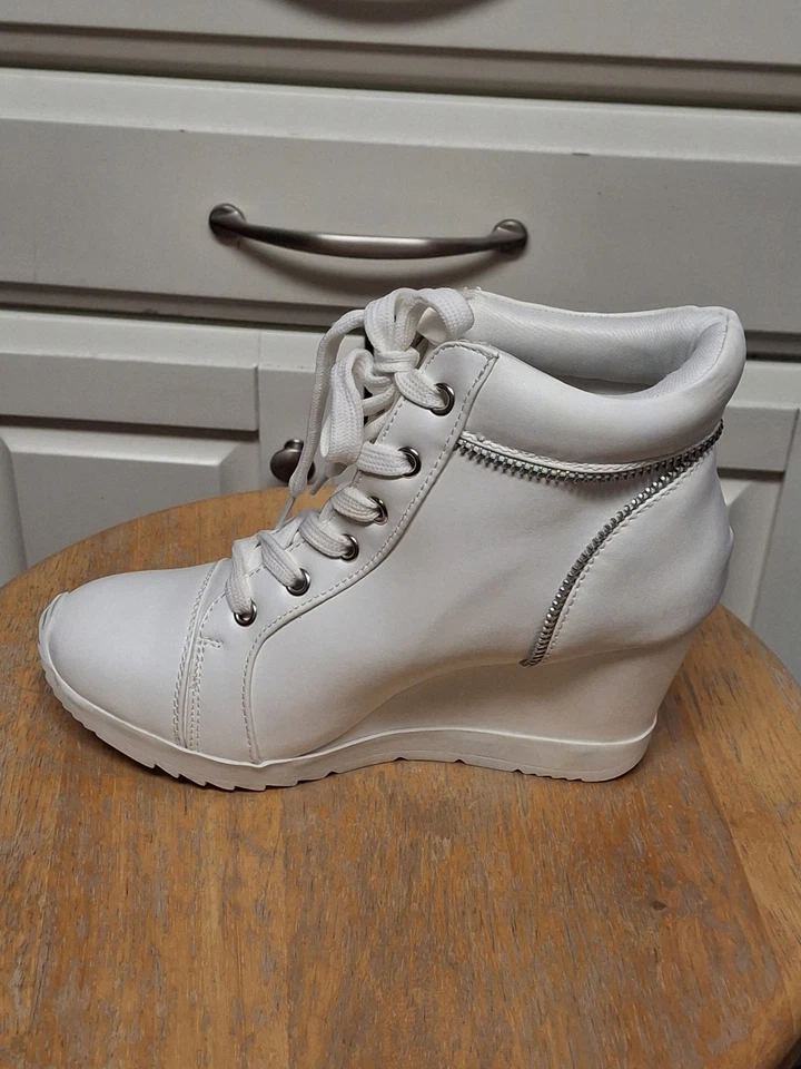 全新 女式 Forever Adriana 19 时尚楔形运动鞋 绗缝/拉链 白色 6 码 — 第 4/4 张图片