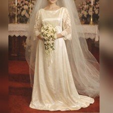 Unbranded Vintage 60s Off White Satin  Alencon Lace Wedding Dress size 4