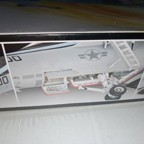 Revell F/A-18E Super Hornet ' Maverick ' 1:48th Scale Kit Revell Model 85-5871 - Picture 13 of 14