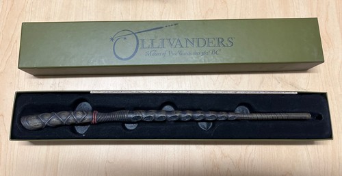 Harry Potter Ollivanders Holly 8 Interactive Wand w Map, Universal Studios