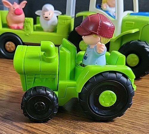 Lotto Fisher Price Piccole Persone Prendersi cura degli Animali Trattore Fattoria Agricoltori Musicali - Foto 10 di 20