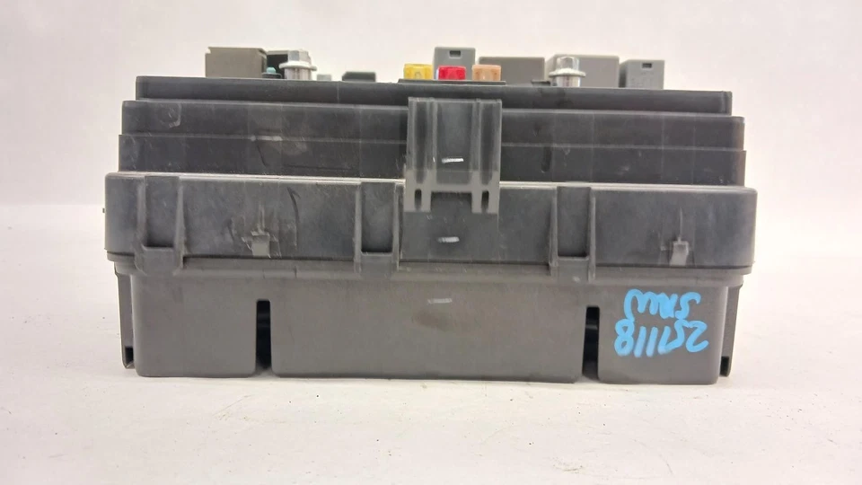 '21-'23 CHEVROLET SILVERADO 2500 Caja de fusibles de motor OEM ¡1 año de garantía! Foto 2 de 4