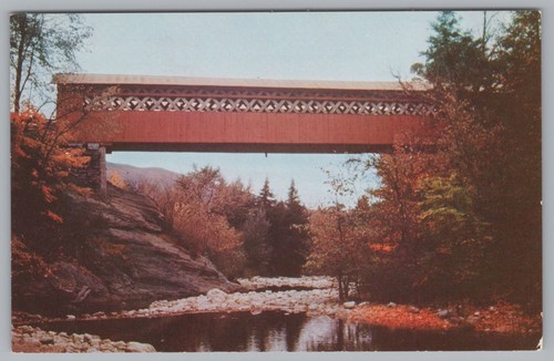 Eine überdachte Brücke in Vermont’s schöner Außenlandschaft, USA, Vintage Postkarte. - Bild 1 von 2