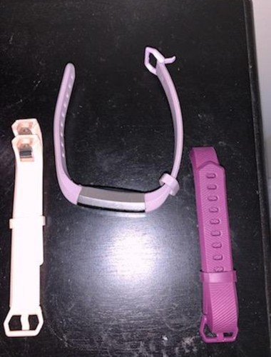 Fitbit Alta HR (With two brand new, not used bands (size small) & charging cord - Picture 3 of 5