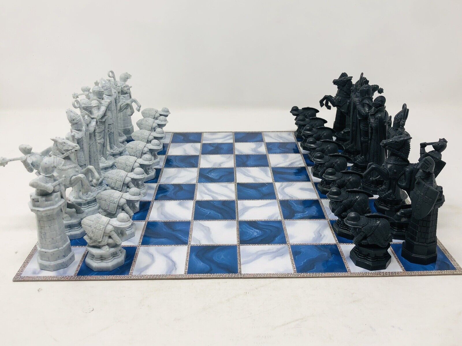 Xadrez Harry Potter Wizard Chess Set The Noble Collection - Jogo de Dominó,  Dama e Xadrez - Magazine Luiza