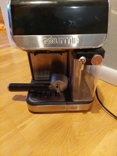 Kaffeevollautomat Espressokocher Dampfgarer 8-in-1 One-Touch GCM4230 von Gourmia - Bild 1 von 2