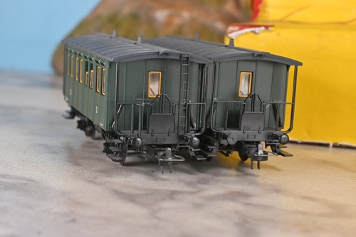 ADA 502 05, 501 06 H0 2-Achs Personenwagen der ÖBB 2-tlg. (A972) - Bild 6 von 7