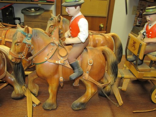 Vintage Huge Lowenbrau Barrel Wagon, Horses, 2 Men, 23 Barrels, 4-5 Feet Long. - Picture 4 of 18