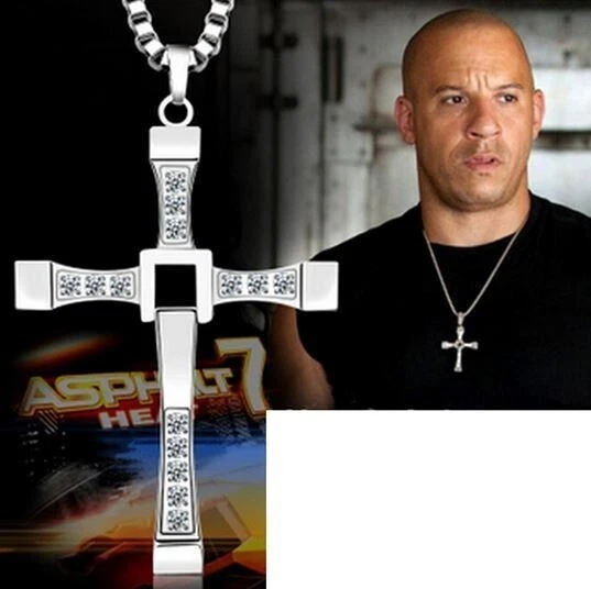 Chaine + pendentif croix Fast and Furious Vin Diesel couleur argent -- - Photo 2/4