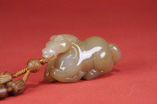 CERTIFIED 44.7g 100% NATURAL HOTAN HONEY WHITE JADE HAND CARVED HORSE PENDANT - Picture 3 of 19