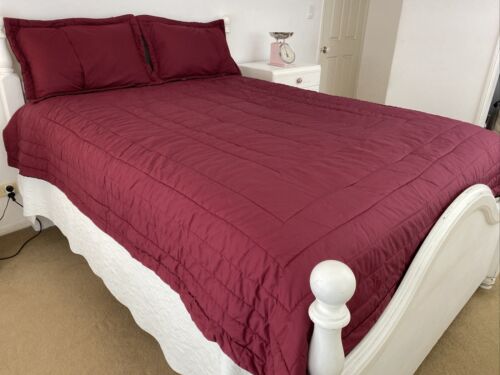 Maroon Red Floral Satin Embroidered Queen Quilted Comforter 230 cm x 210 cm - Picture 17 of 24
