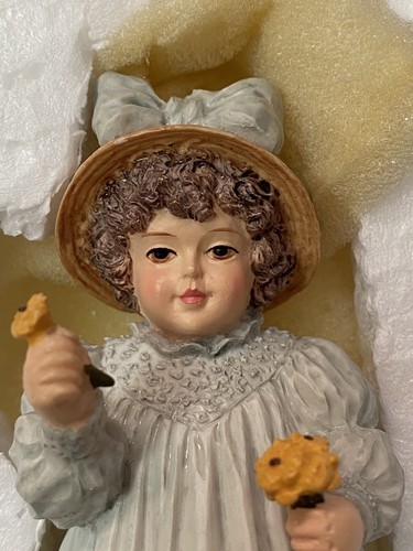 Figura Maud Humphrey Bogart Una flor para ti 1990 exclusiva nueva caja de miembro certificado de autenticidad - Imagen 5 de 6