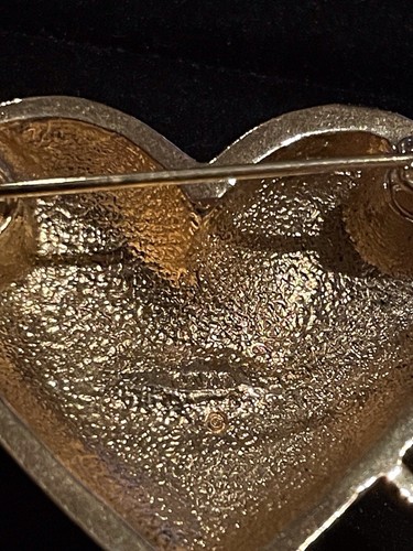 Pendientes perforados vintage Avon Hearts Afire tono dorado corazón rojo flecha prendedor brillante - Imagen 8 de 11
