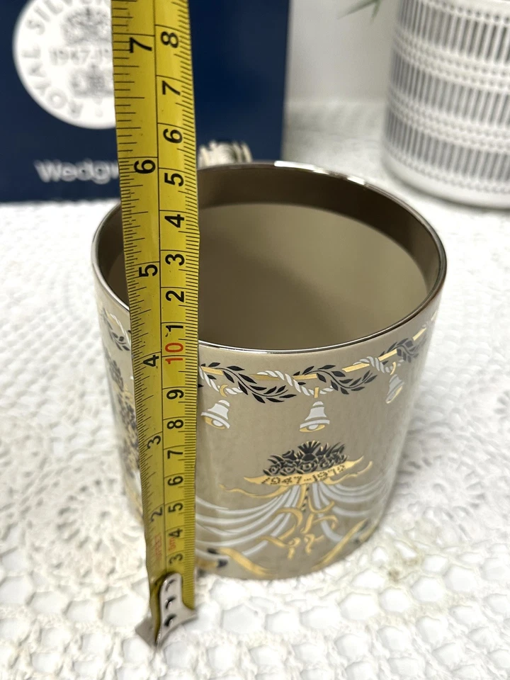 Wedgwood 25th Royal Wedding Anniversary Commemorative Mug By Richard Guyatt - Image 3 of 4