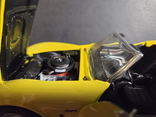 Franklin Mint, 1975 Chevrolet Stingray Convertible, Yellow, 1:24 Diecast, COA - Picture 4 of 9