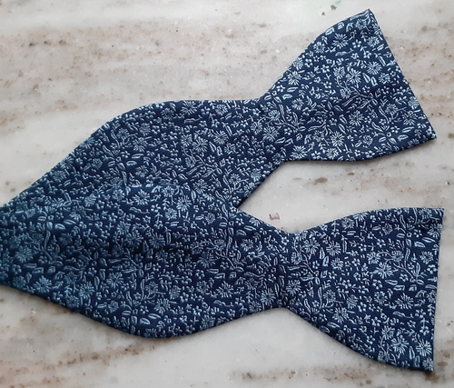 NWoT John Henric Milano Silk Bow Tie 2.5" Navy Blue Cerulean Floral Adjustable - Picture 11 of 12