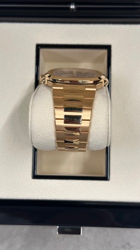 Patek Philippe Nautilus 18K Rose Gold 5711, Full Set, 2018, Mint Condition. - Picture 7 of 9