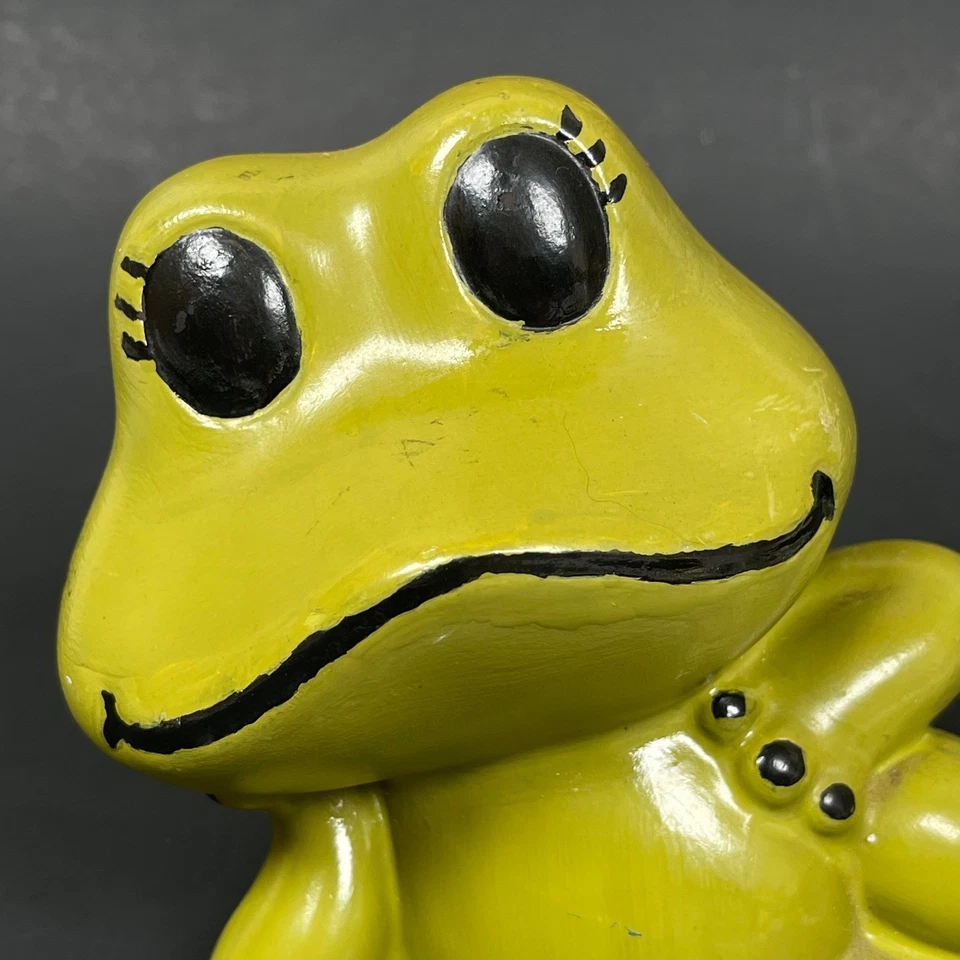 Estatuilla de rana de cerámica verde de colección kitsch linda kawaii pintada a mano decoración de jardín Foto 2 de 4