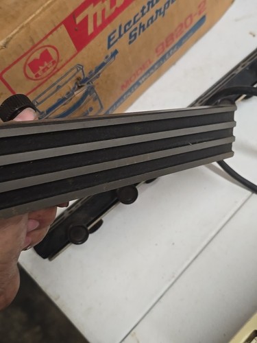 Afilador eléctrico Makita 9820-2 ¡Funciona muy bien! - Imagen 5 de 7
