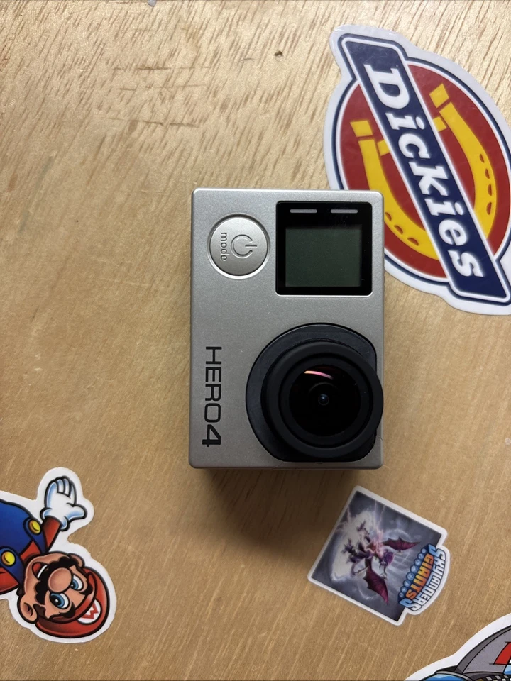 GoPro HERO4 Preto, LCD Touch BacPac e Estojo, Cartão SD e Cabo Carregador - Imagem 2 de 4