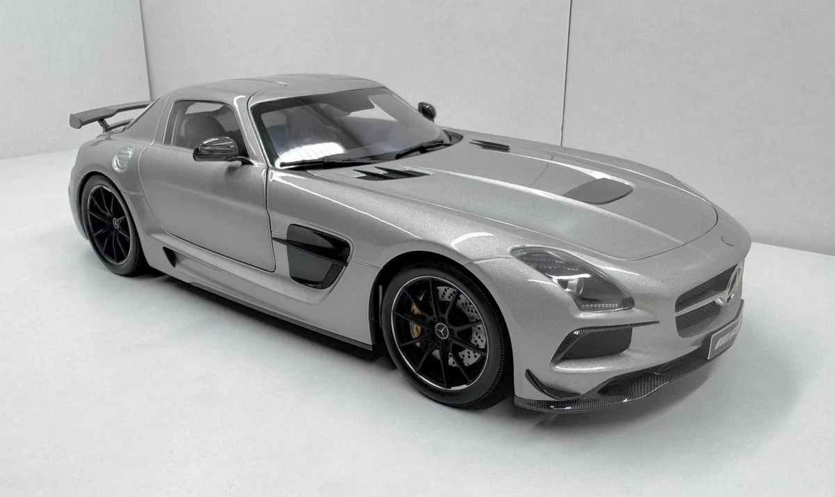 MINICHAMPS Mercedes-Benz 1:18 Scale Diecast & Toy Vehicles for
