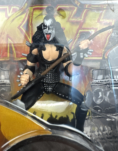 2 Super Stars KISS GENE SIMMONS "THE DEMON" & Paul Stanley Collector Figurines - Picture 3 of 10
