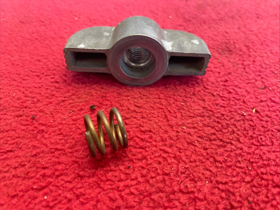 Delta Rockwell Milwaukee. Perilla manual taladro prensa ensambladora con resorte. Foto 2 de 3