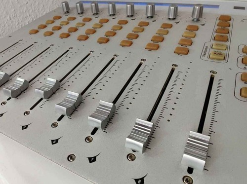 ICON QCon Pro MIDI DAW Controller – 8 Motorfader, Jog Wheel, USB - Bild 3 von 5