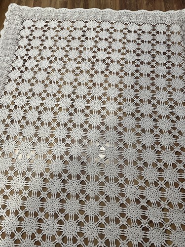 Beautiful, Vintage Lace Tablecover, Creamy Ivory In Color - Picture 7 of 8