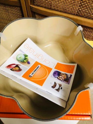 Le Creuset Cocotte Fleur Soleil 20 cm Esmalte Amarillo con Caja Exterior Japón - Imagen 4 de 5