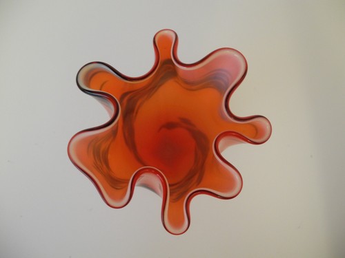 RETRO 1960s MURANO STYLE RED & BLACK FLARE HAND BLOWN HANDKERCHIEF GLASS VASE VG - Picture 5 of 6