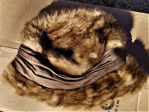VINTAGE 1960'S REGGI OF WILSHIRE 2-TONE MINK BRIMMED WOMEN'S HAT- - Picture 2 of 3