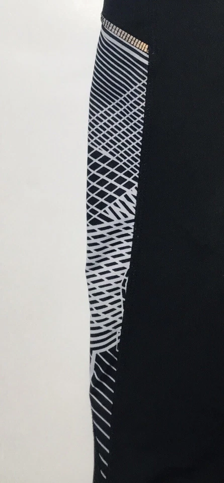 Danskin Now 女式修身打底裤运动服黑白 Zig Zag 印花 M 码 — 第 3/4 张图片