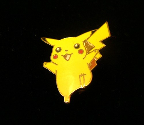 POKEMON - ENAMEL BADGES - 7 CHARACTERS TO CHOOSE FROM- PIKACHU, MEW, MEWTWO ETC - Foto 4 di 18