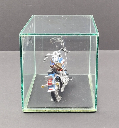Sturgis Born To Ride Harley Davidson Heritage Softail Butterfly Encased 1:18 - Picture 4 of 6