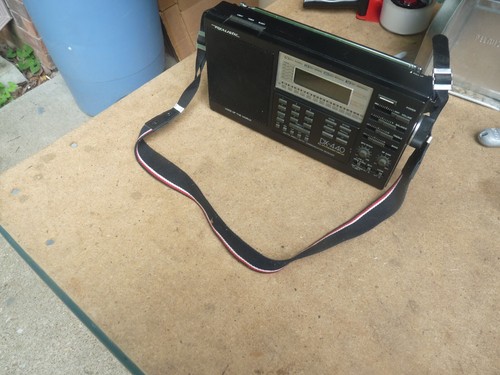 Realistic DX-440 AM/FM/SW Communication Receiver Parts or Repair /w Manual - Zdjęcie 4 z 9