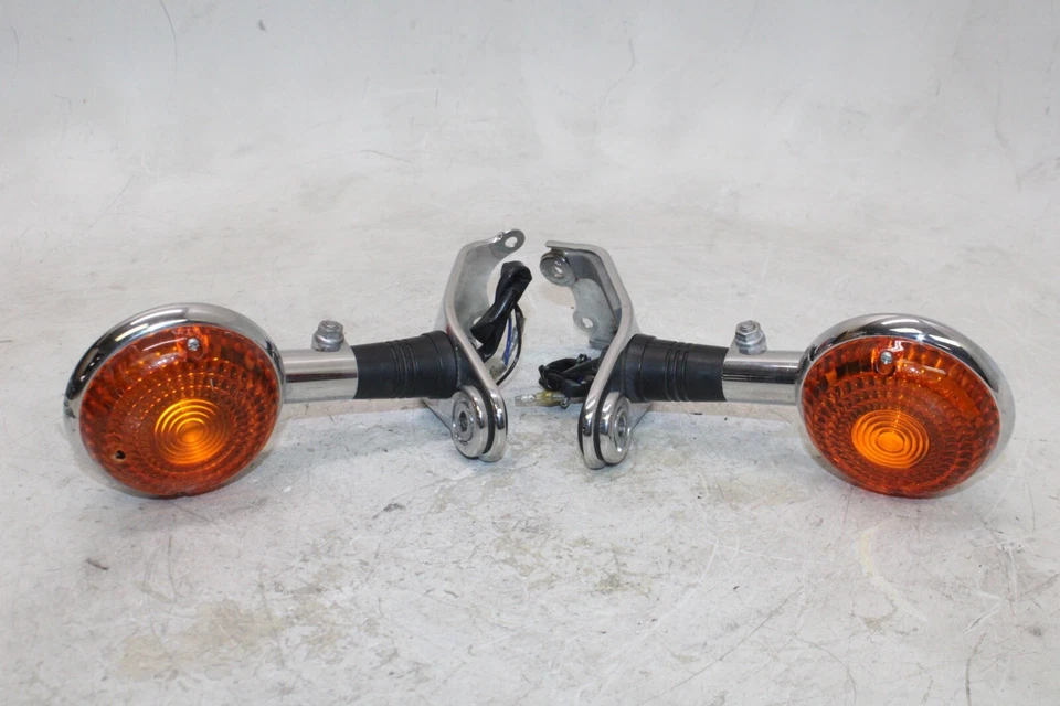 15-18 YAMAHA SR400 OEM INTERMITENTES DELANTEROS IZQUIERDO DERECHO LUCES INDICADORES Foto 2 de 4