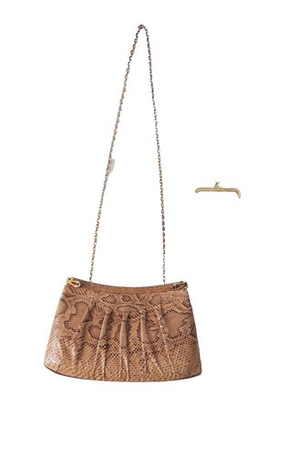 Finesse la model フィネス　ラ　モデル　バック オールド Finesse La Model Embossed Black Leather Purse – Second Serve