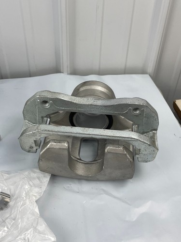 Carquest 19-B6140 Disc Brake Caliper Reman fits 09-11 Hyundai Genesis FRONT LEFT - Picture 3 of 5