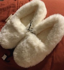Secret Treasures Women  s Memory Foam Footbed Fur Aline Ivory Slippers size 6