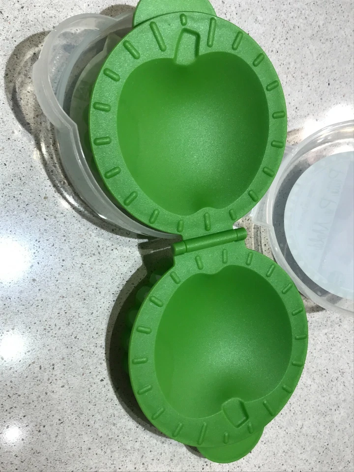 Molde para pastel Tovolo Petite - forma de manzana verde Foto 3 de 3