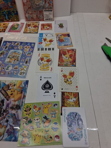 Pokemon Lunch Box With Over 60 Collectible Pieces See Pictures - Picture 15 of 19