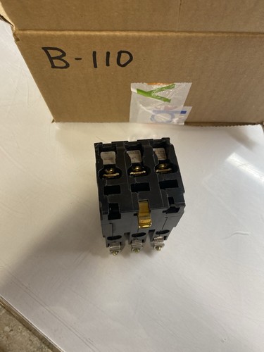 Square D QOB320 20 A Miniature Circuit Breaker - Picture 2 of 3