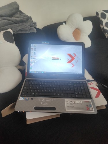 Toshiba Satellite L750 Laptop With Charger (Battery Issue) 512GB HDD Windows 7