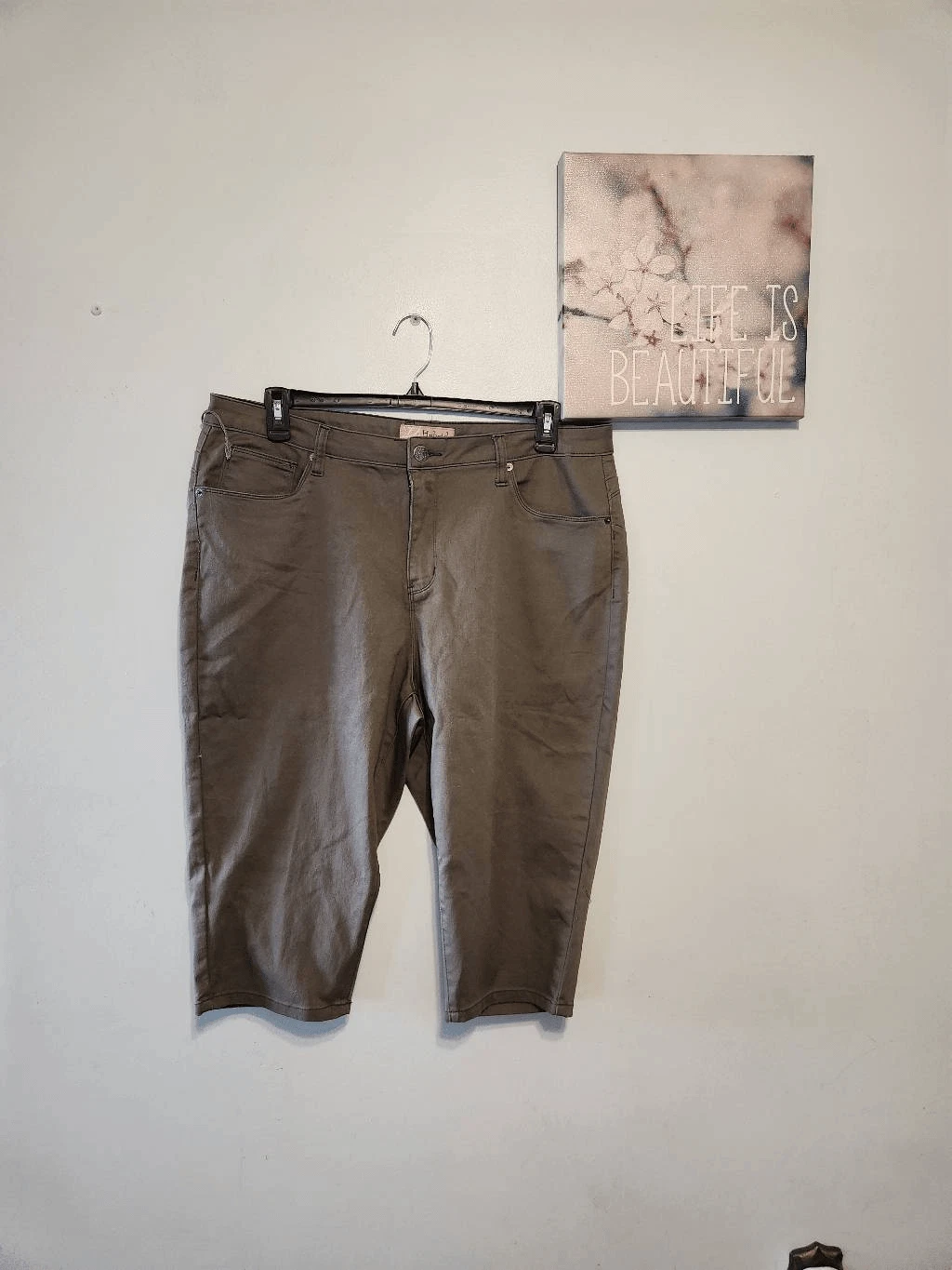 Hybrid & Company Size 20 Army Green Stretch Cropped Capri Pants