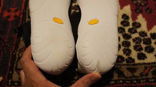 Vibram Fivefingers V-NEOP Negro/Blanco 21M9601 Talla 11-11.5 SIN PLANTILLAS - Imagen 5 de 8