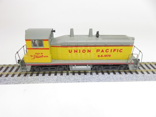 Vintage Athearn Blue Box 4007 HO Scale Union Pacific EMD SW7 Diesel Locomotive - Picture 4 of 11