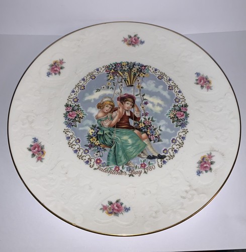Royal Doulton 1980 Vintage Valentine's Day 8-1/2 inch "My Valentine" - Picture 2 of 6