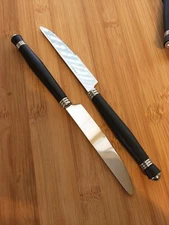 Stainless Black Plastic Silver Ribbed Bands Ball Tip 2 DINNER KNIVES 8 5/8"
